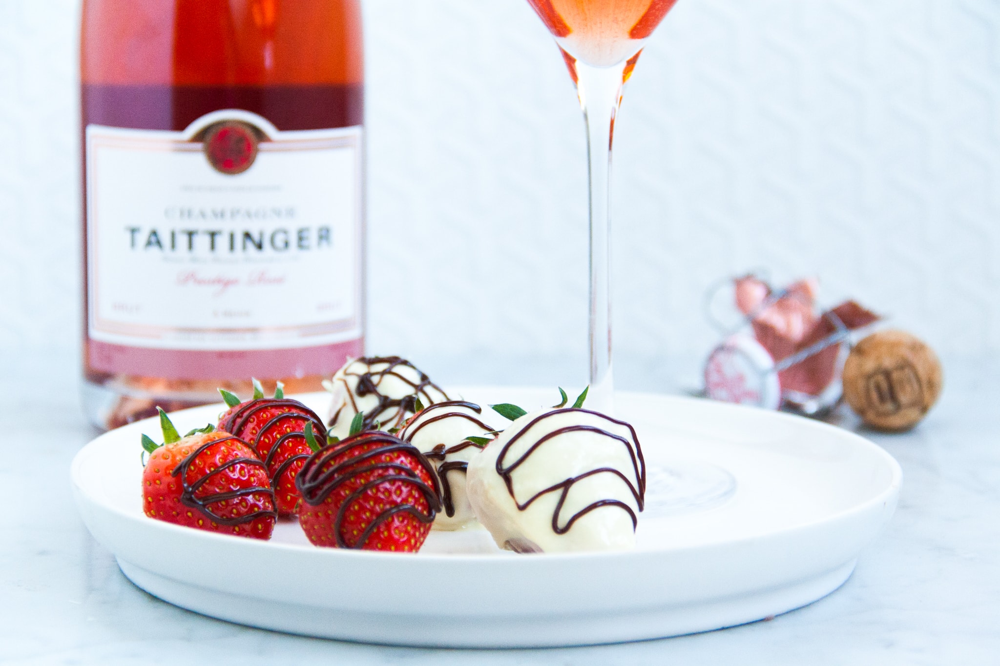 Verwennerij: Chocolade aardbeien met Taittinger Rose Champagne