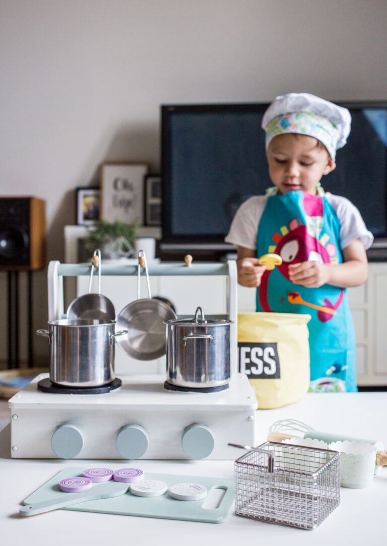 DIY kado: kinder keuken van de kringloop voor de mini maken