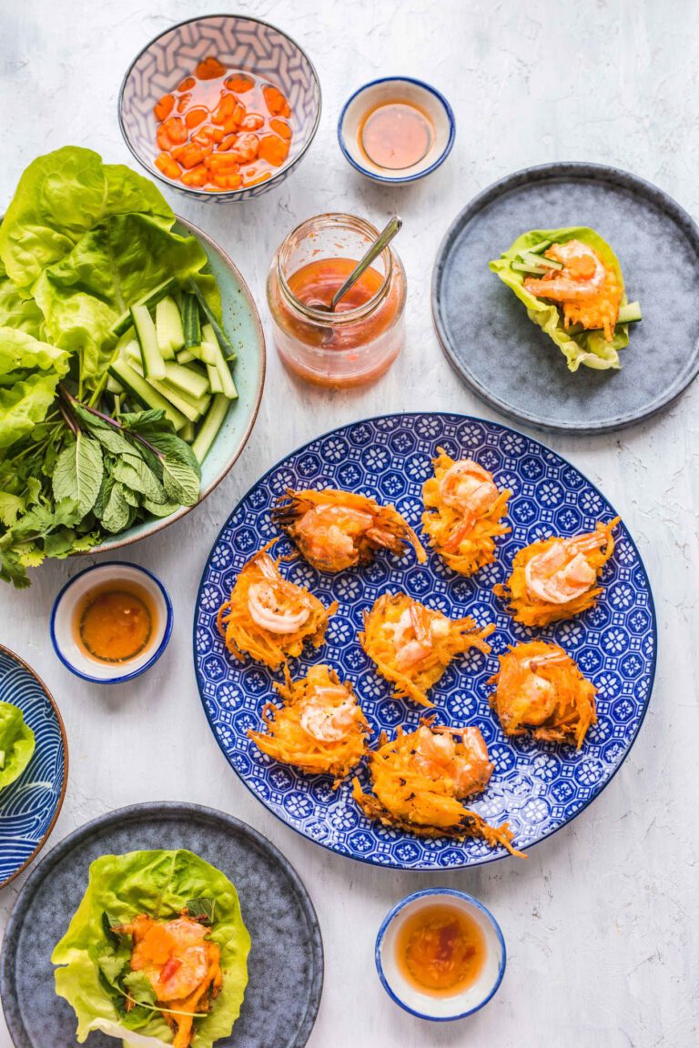 Banh tom Vietnamese zoete aardappelnestjes met garnalen