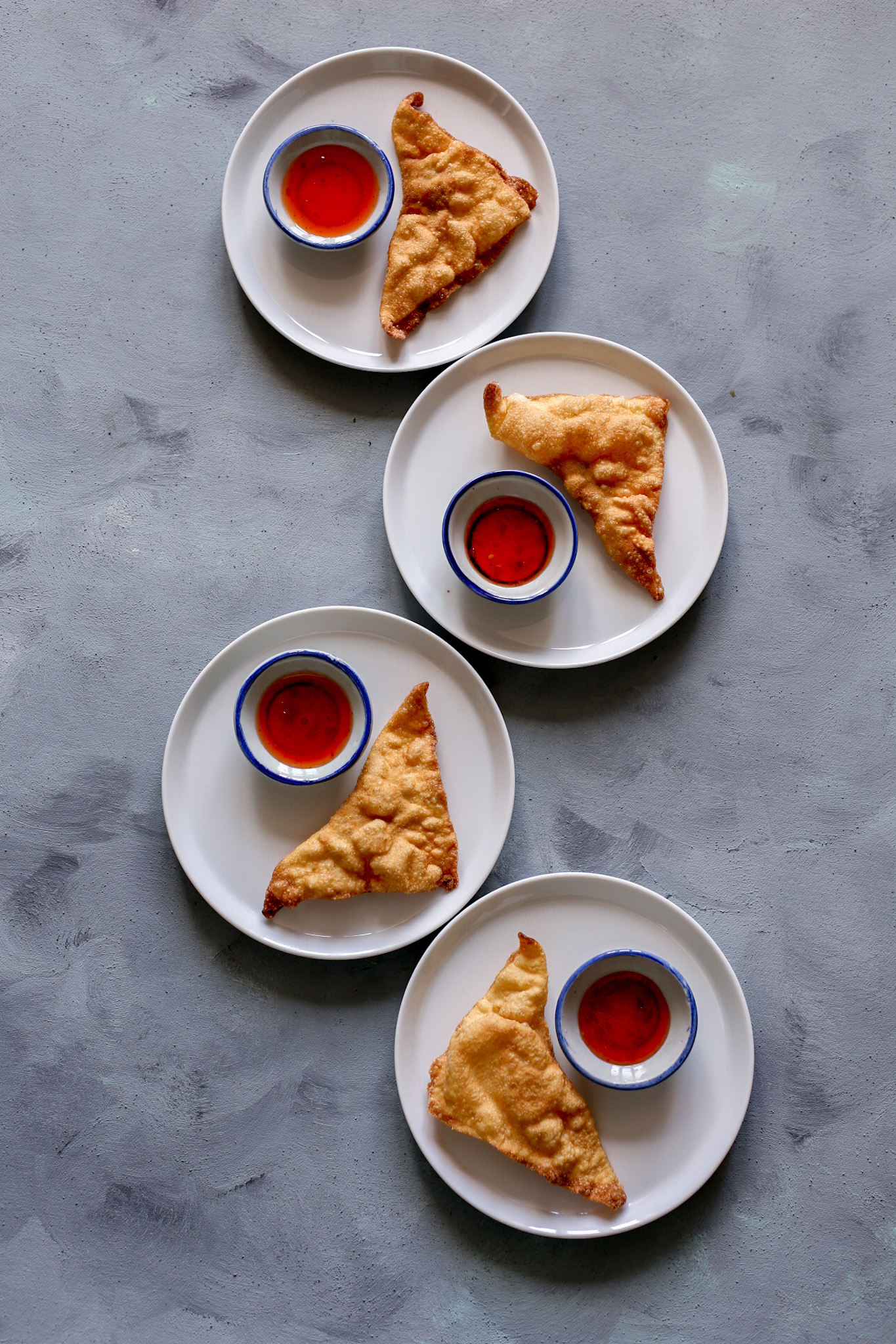 thaise gefrituurde dumplings met kip en garnalen