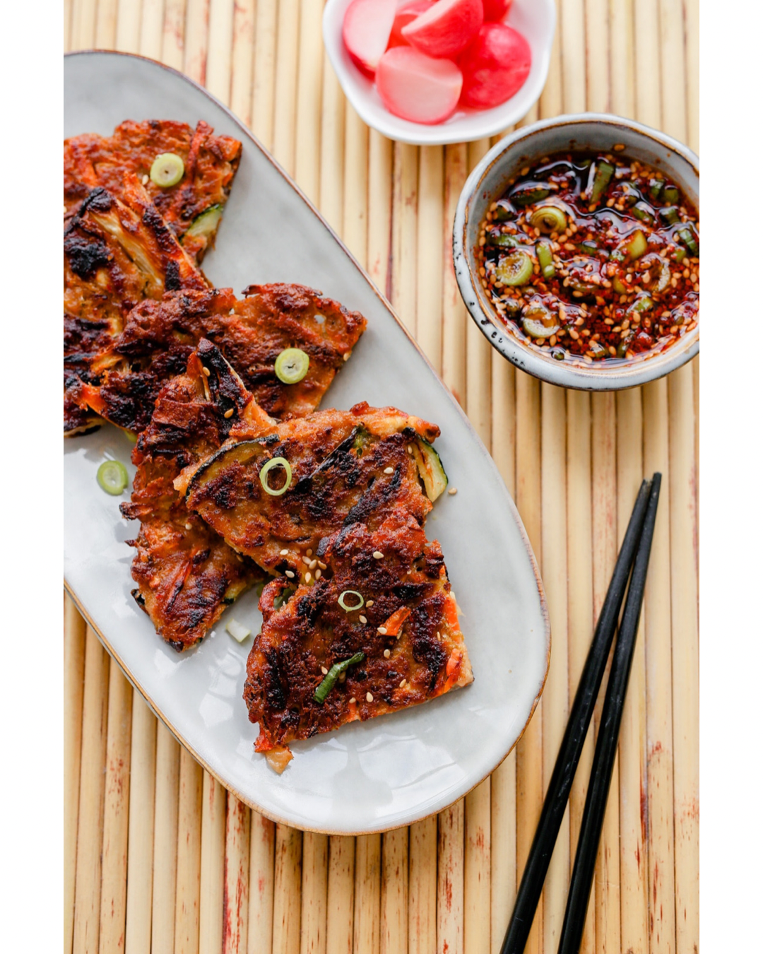 Knapperige kimchi pannenkoek – kimchi jeon of pajeon