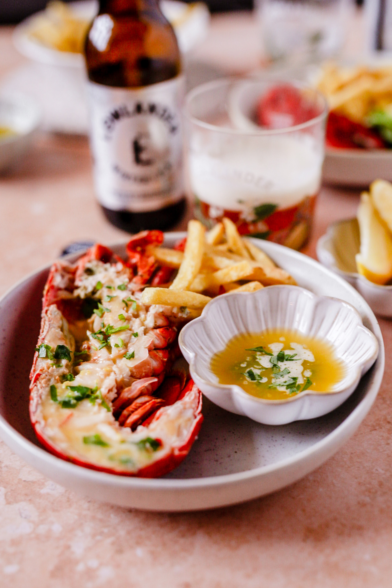 Gegrilde kreeft met bierboter