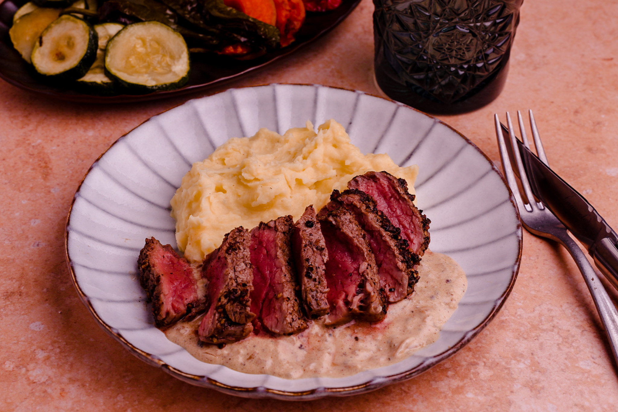 Biefstuk met pepersaus en room – steak au poîvre