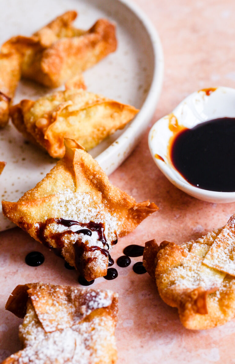 bananen wontons met poedersuiker