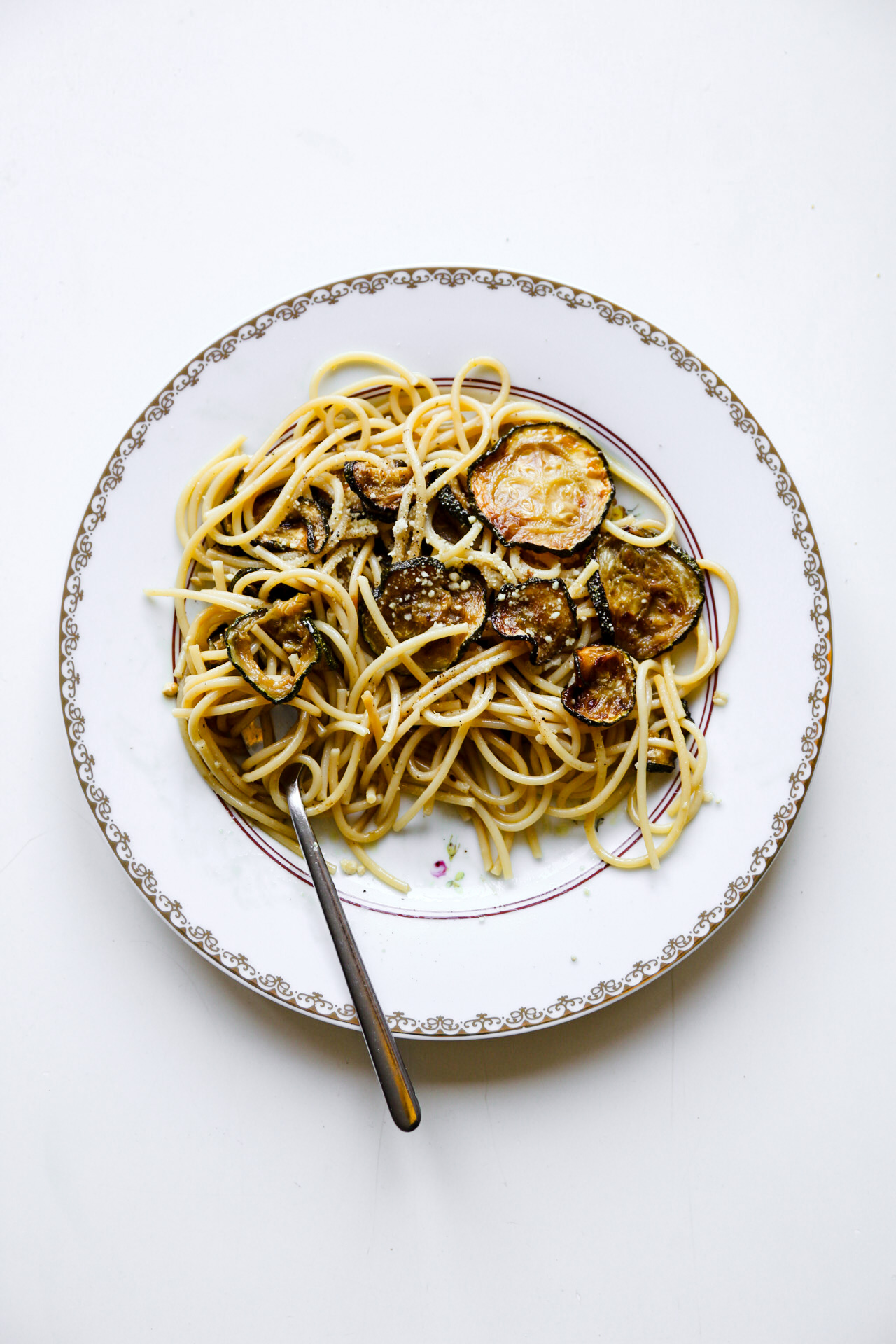 Pasta met courgette en knoflook