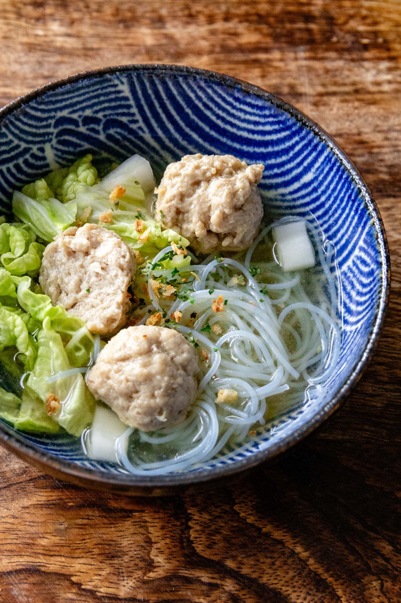 Japanse soep met kipgehaktballetjes en Chinese kool – tsukune nabe